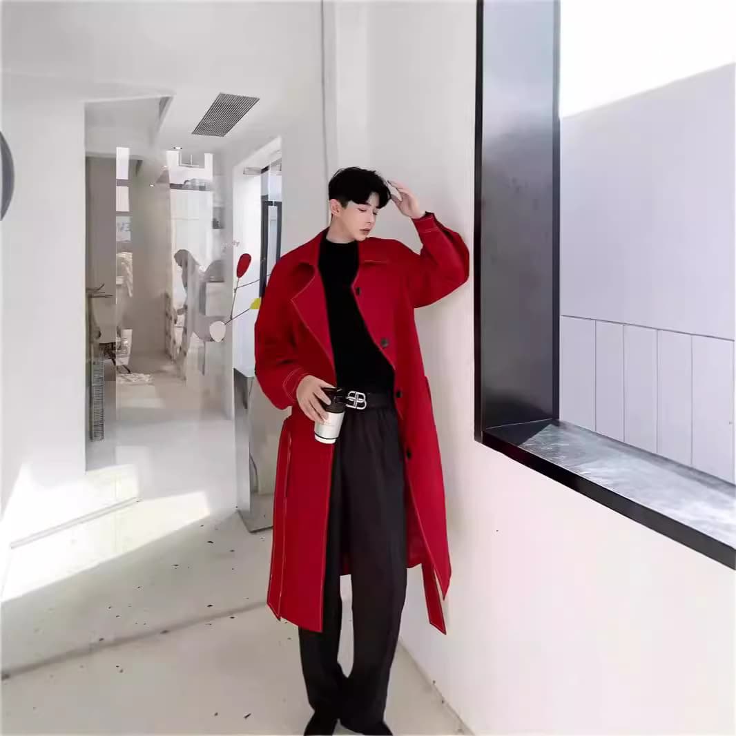 赤コーデ オーバーサイズ ロングトレンチコート