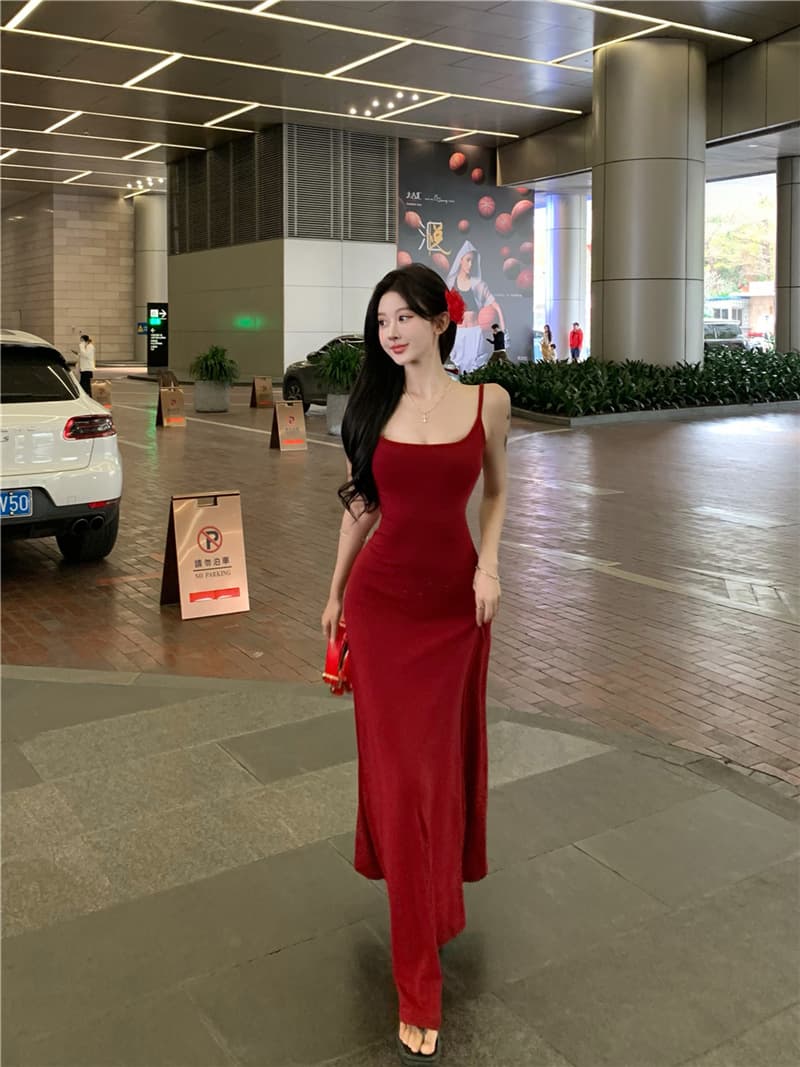 赤コーデ 赤コーデ 優美な背中魅せマキシワンピース