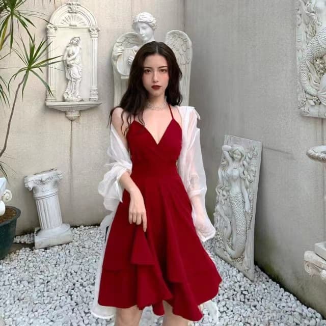 赤コーデ 赤コーデ 優美な二段フレアキャミワンピース