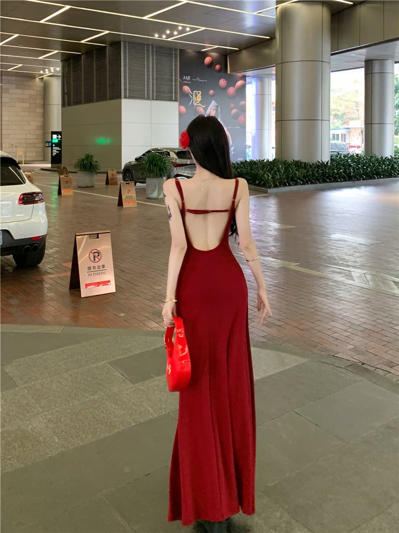 赤コーデ 赤コーデ 優美な背中魅せマキシワンピース