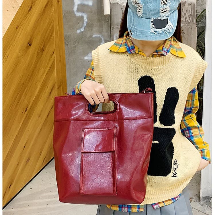 赤コーデ クラシカル手持ちトート