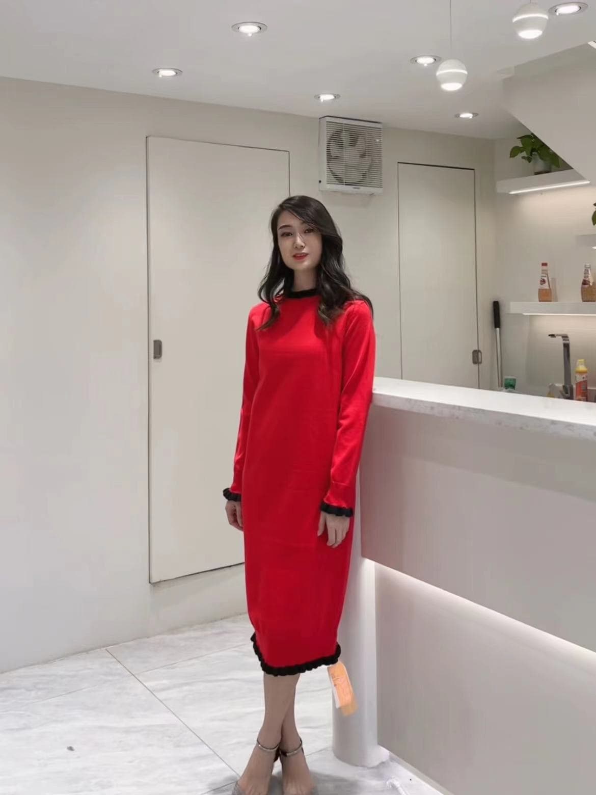 赤コーデ 赤コーデ 黒縁取りニットロングワンピース