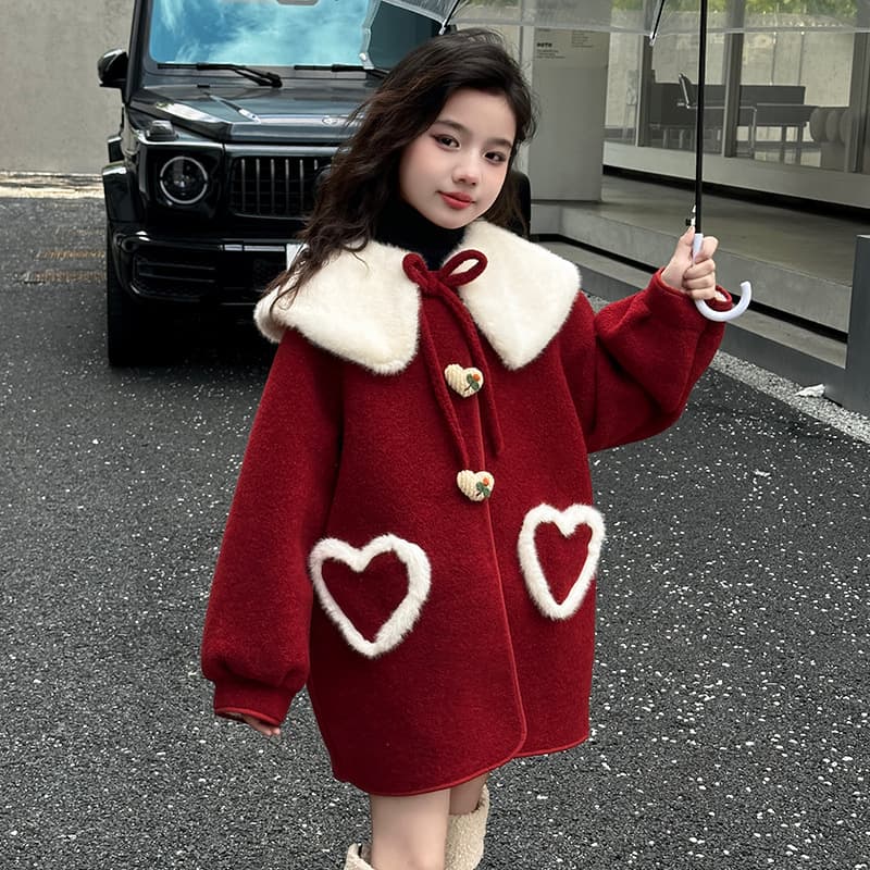 赤コーデ もこもこハートポケット付きウールコート