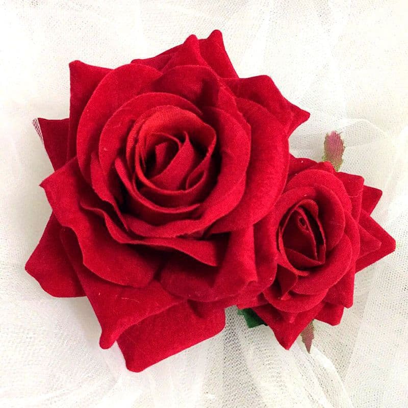 赤コーデ 艶やか薔薇髪飾り