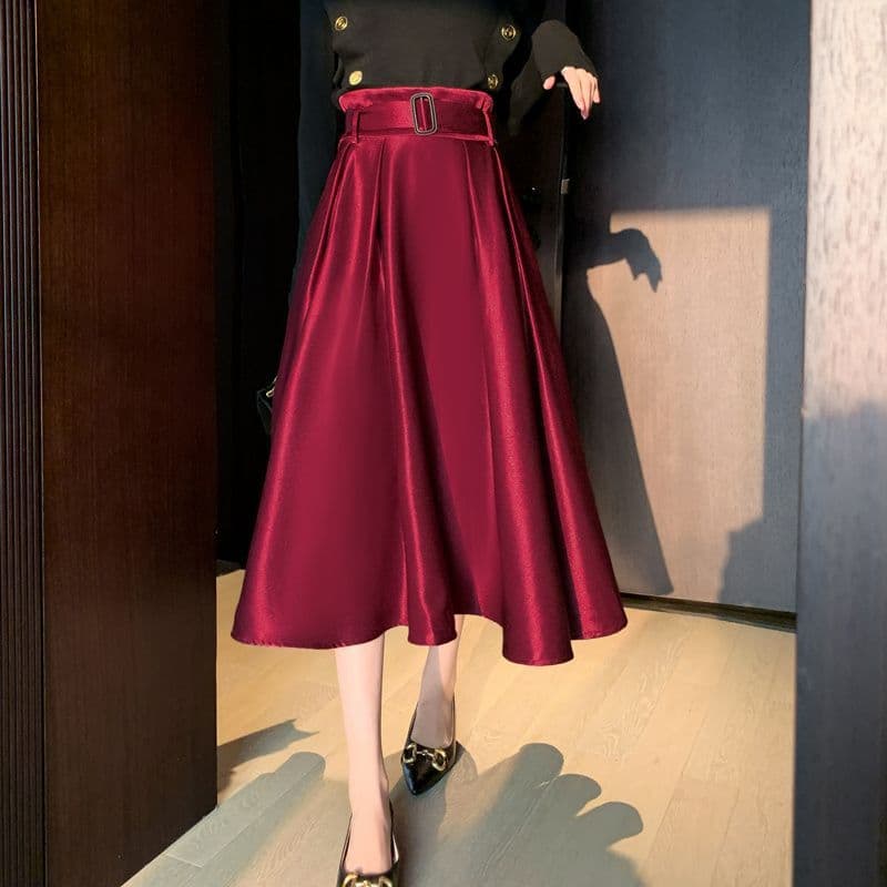 赤コーデ 上品シルエット ロング丈フレアスカート