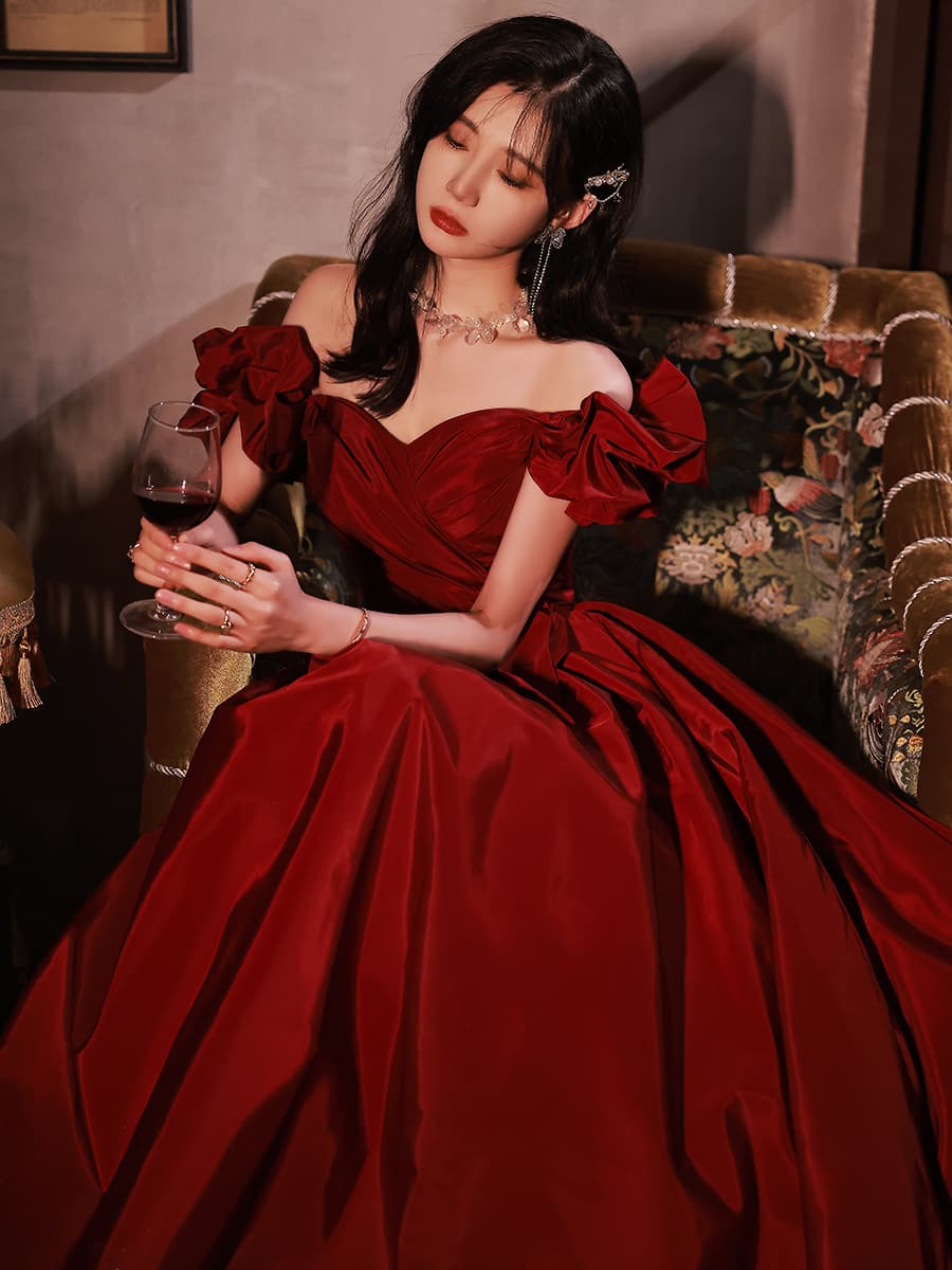 赤コーデ オフショルダーフリル姫系ボリュームドレス