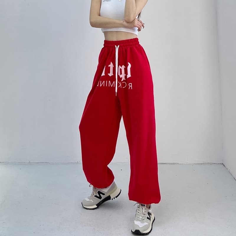 赤コーデ 赤コーデ 古典文字デザイン ワイドパンツ