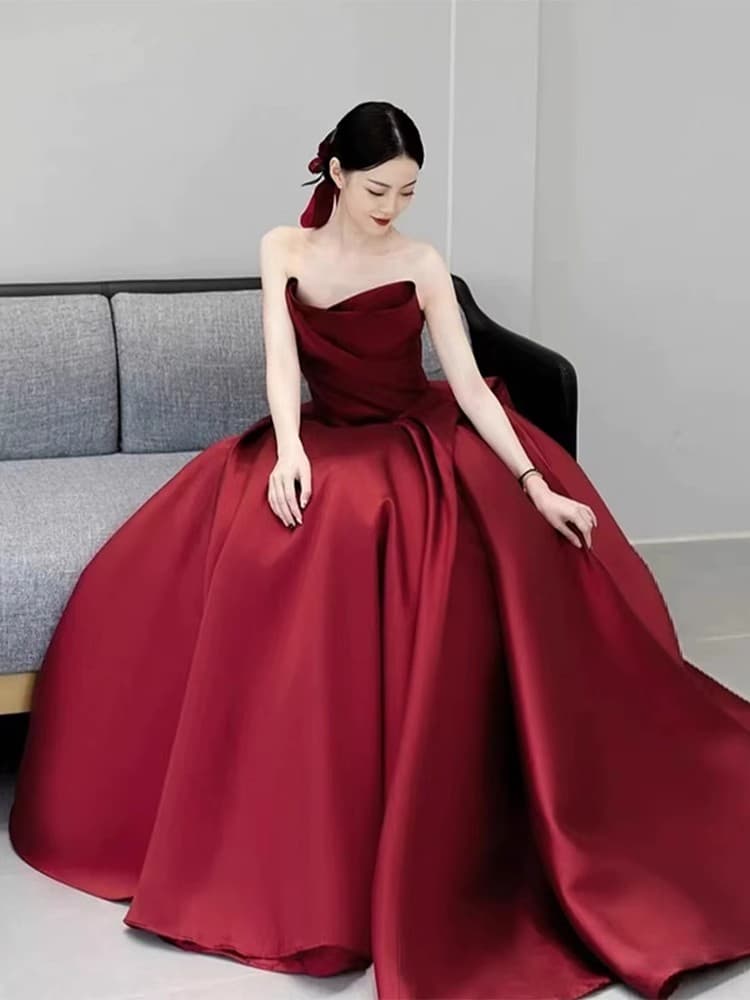 赤コーデ シンプル優美なサテンロングドレス