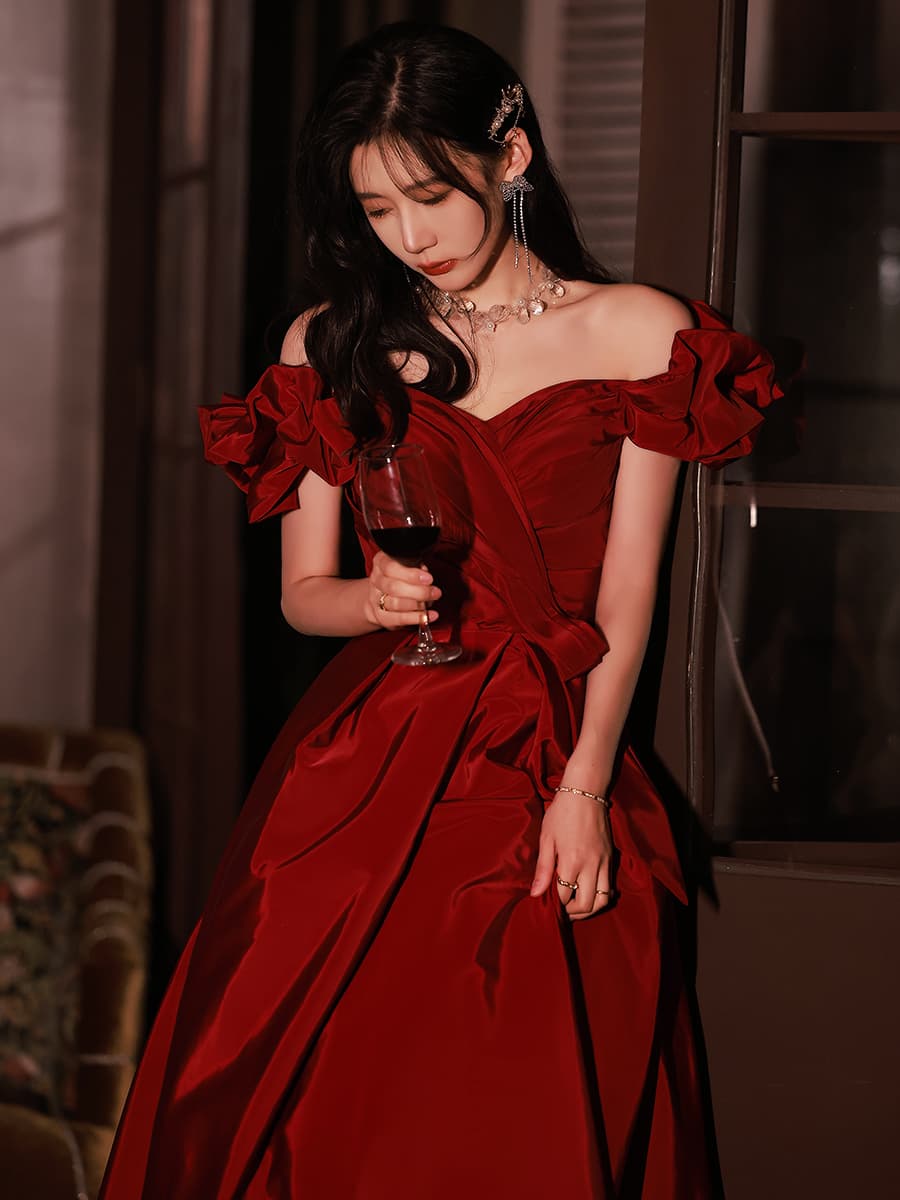 赤コーデ オフショルダーフリル姫系ボリュームドレス