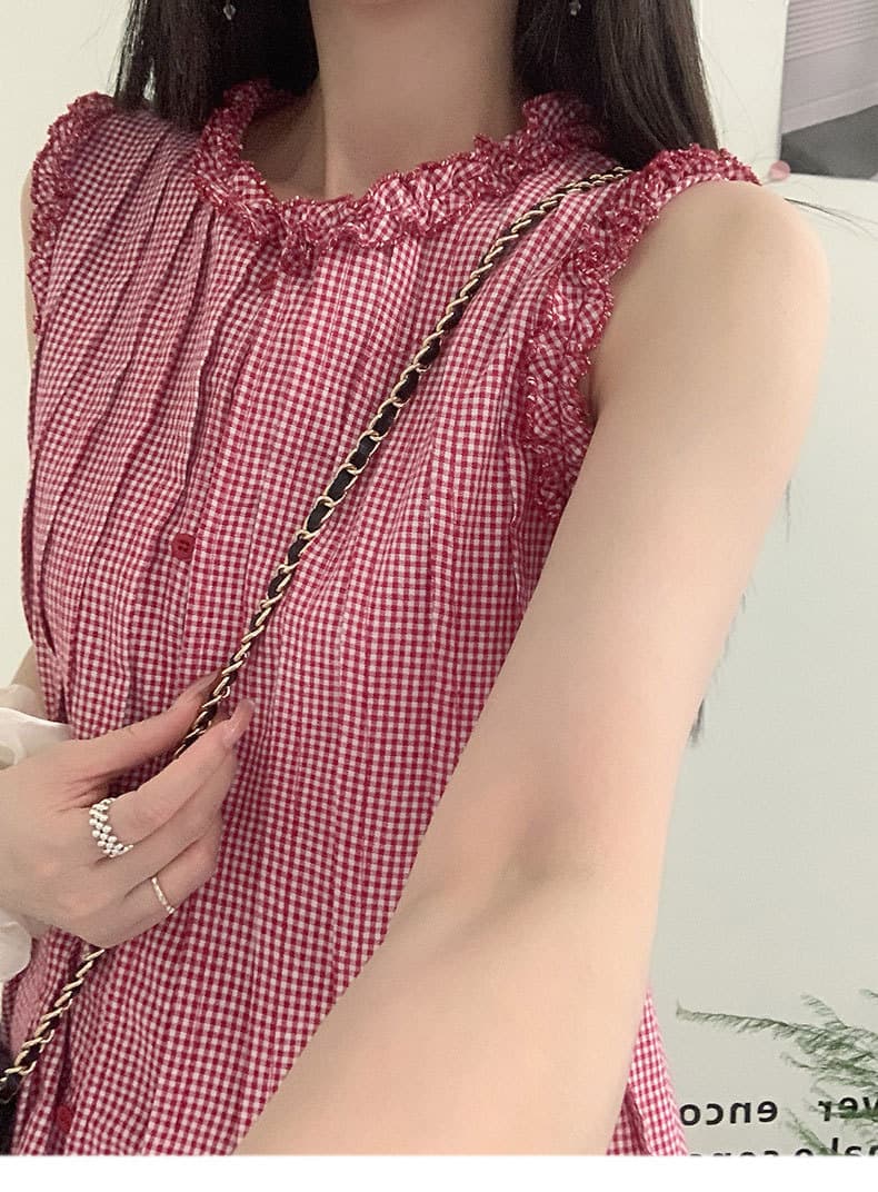 赤コーデ 赤コーデ 格子柄フリルネックノースリーブ